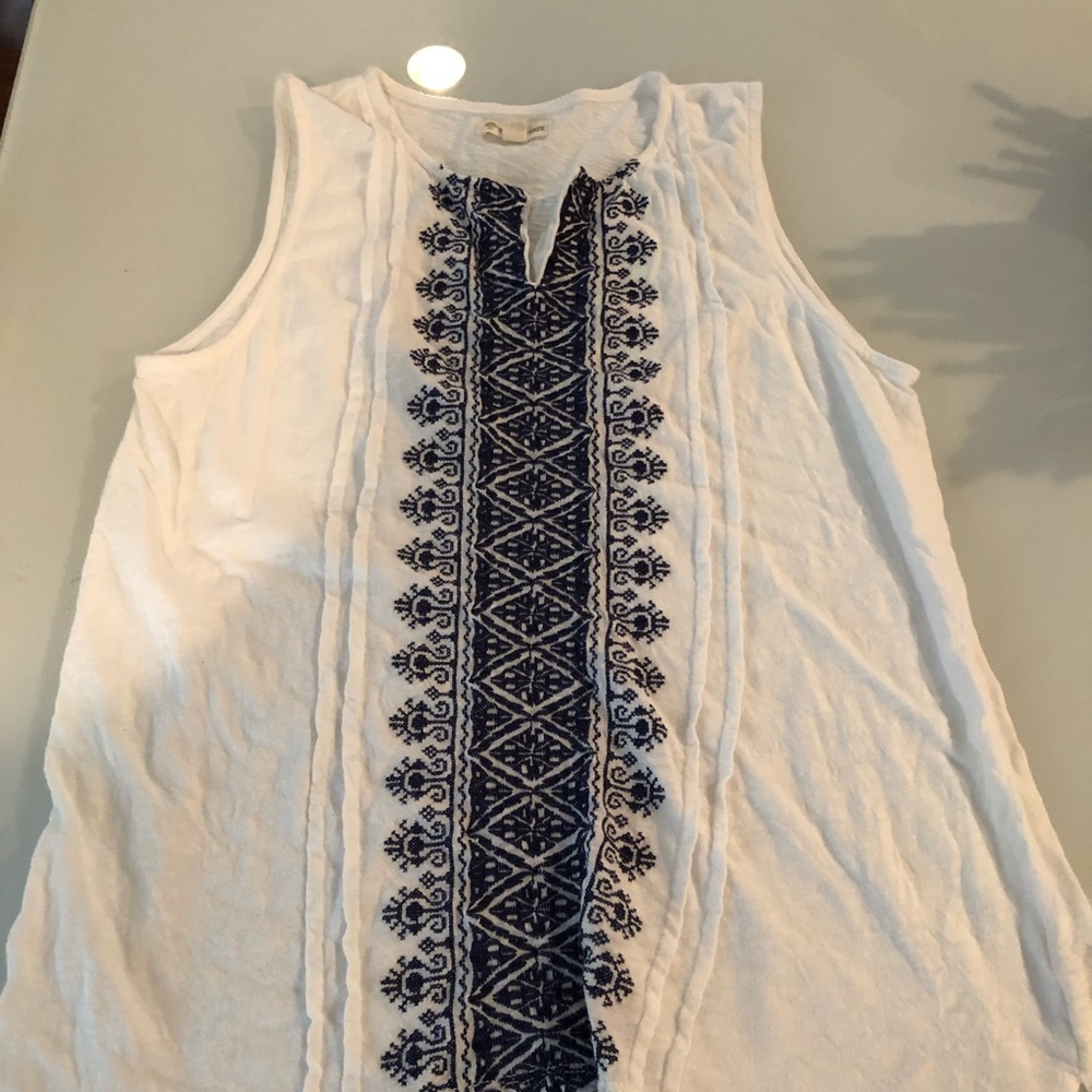 White/navy tank